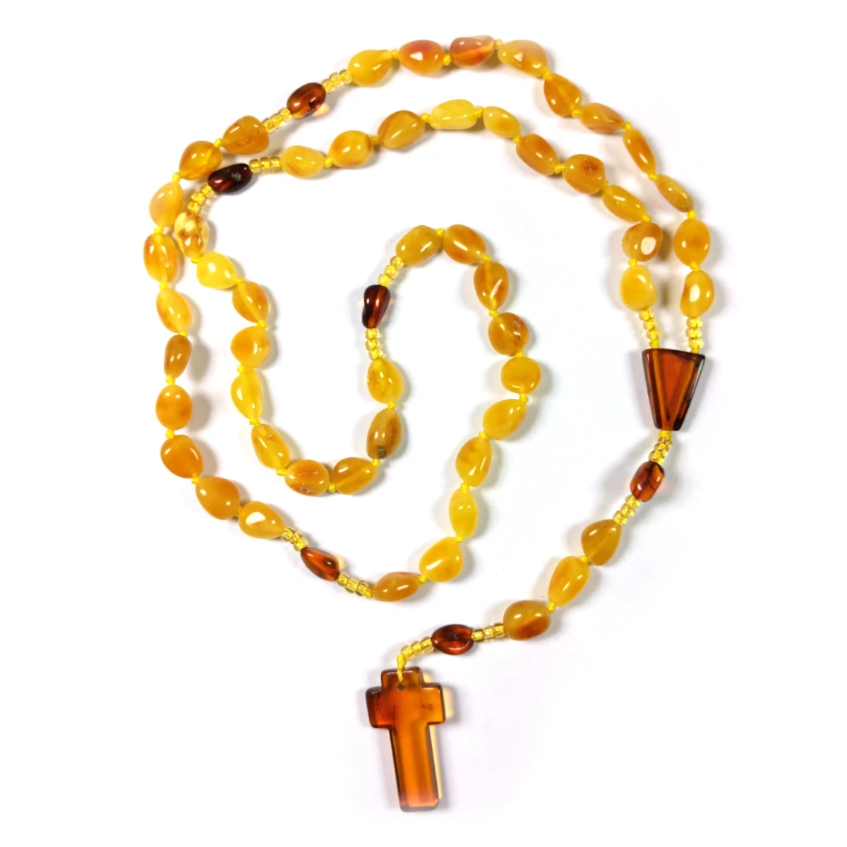 Różaniec bursztynowy na sznurku. Krzyż bursztynowy