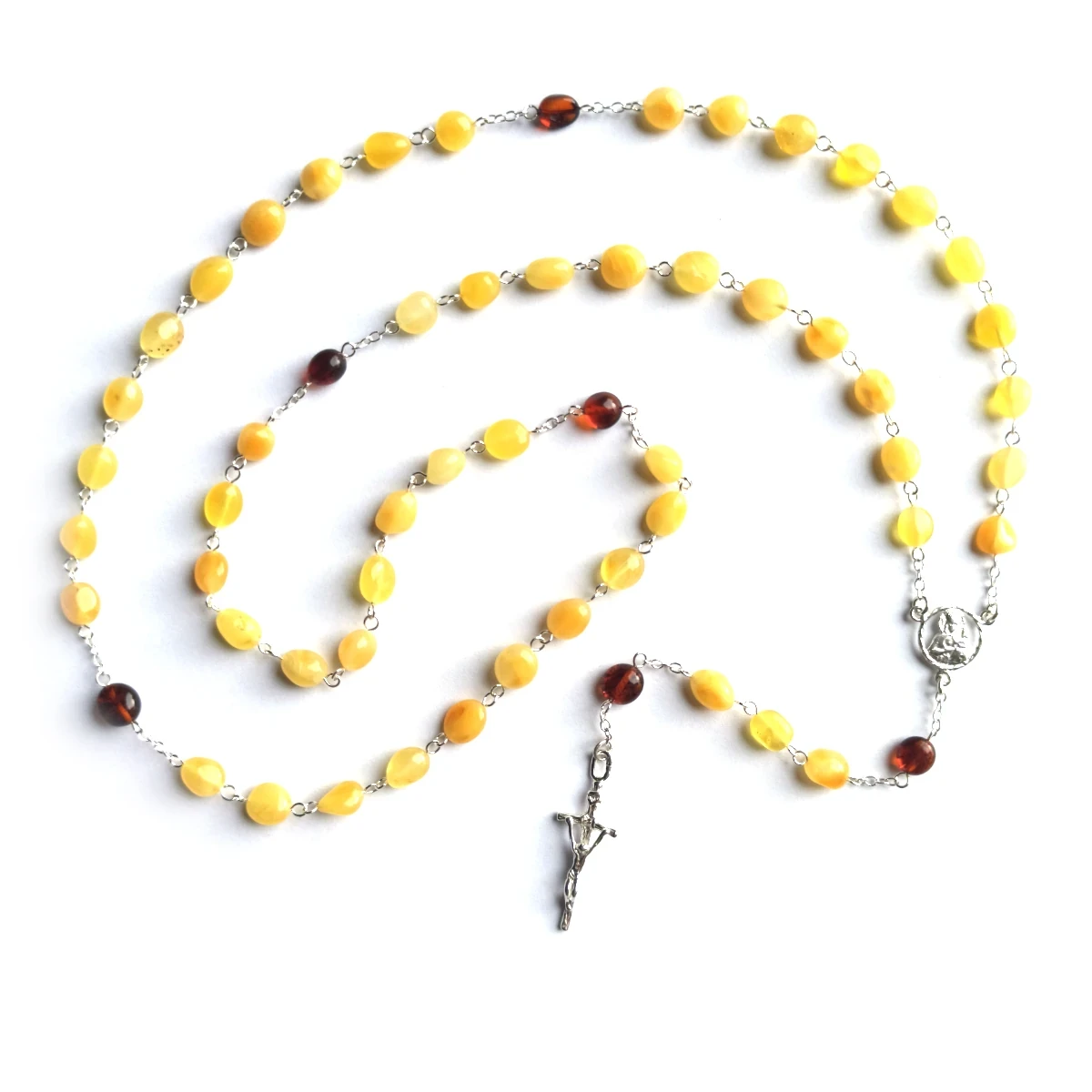 Różaniec bursztynowy jasny łączony srebrem. Krzyż Papieski