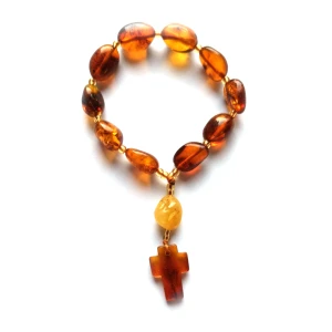 Różaniec bursztynowy. Dziesiątka na sznurku.