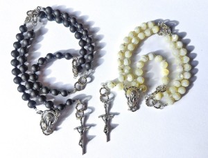 Różaniec dla Małżonków z kamienia naturalnego. 