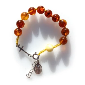 Różaniec bursztynowy. Dziesiątka na sznurku.  