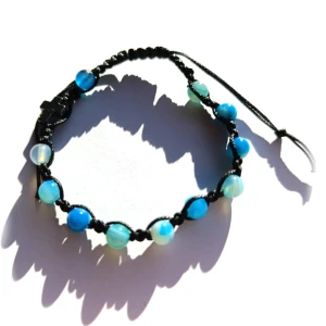 Różaniec bransoletka, dziesiątka na sznurku. Z kamienia w kolorze niebieskim