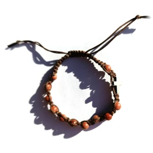 Różaniec bransoletka, dziesiątka na sznurku. Piasek pustyni.