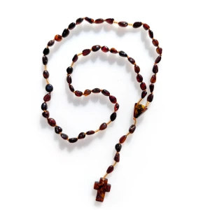 Różaniec bursztynowy na sznurku. Krzyż bursztynowy