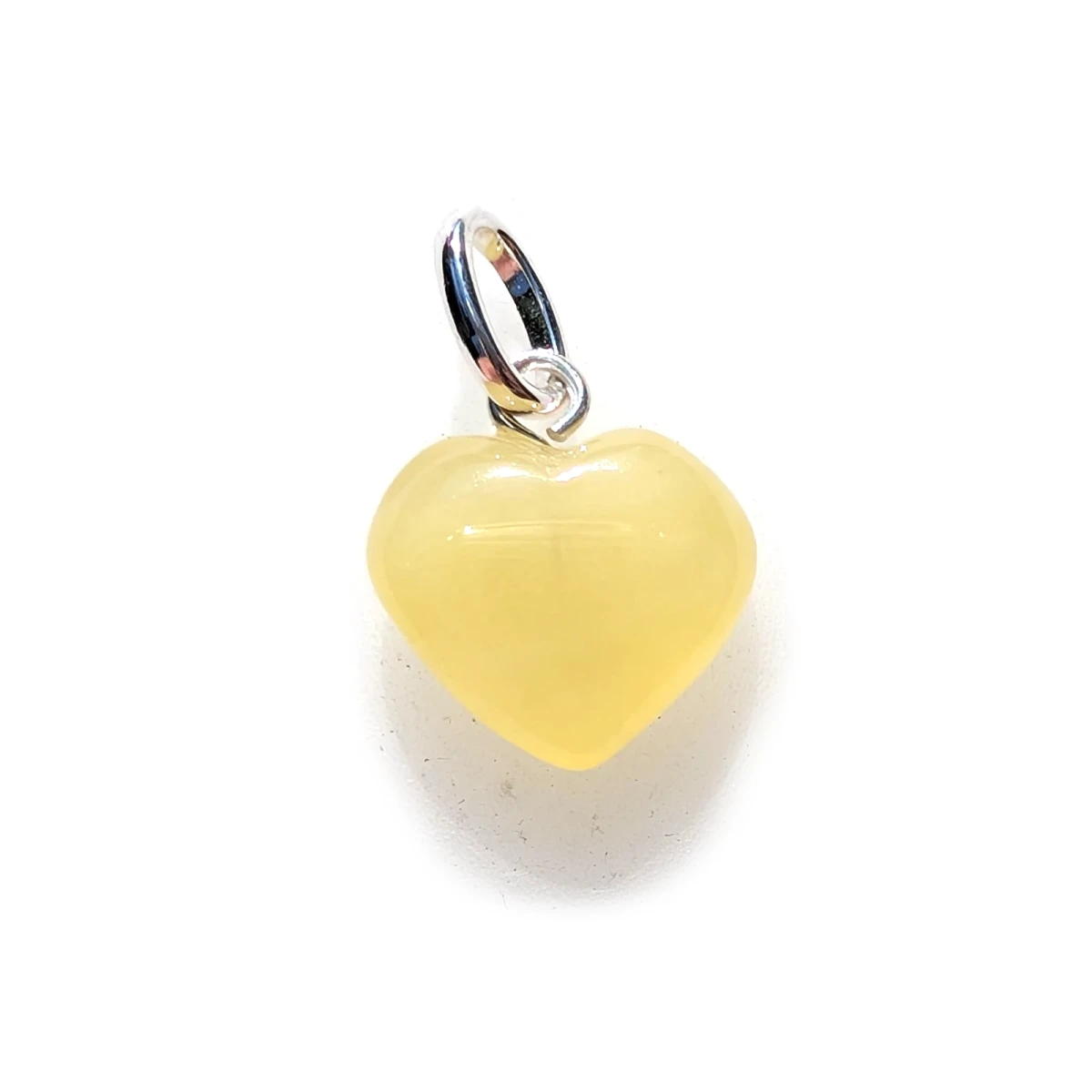 Serce z bursztynu. Zawieszka ze srebrem.