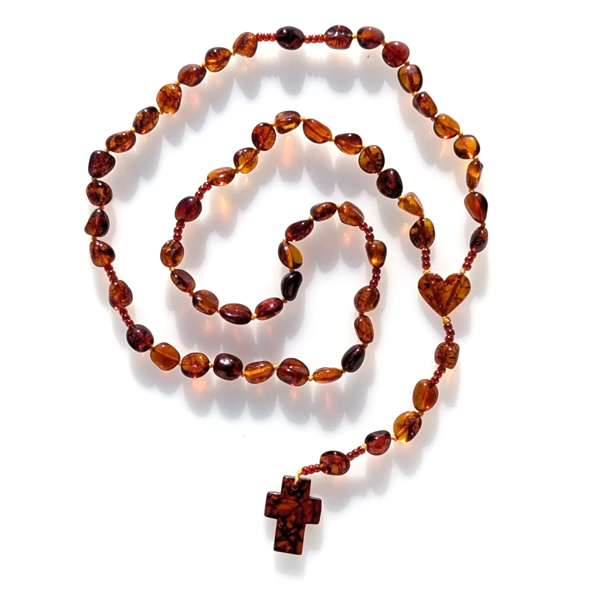 Różaniec bursztynowy na sznurku. Krzyż bursztynowy