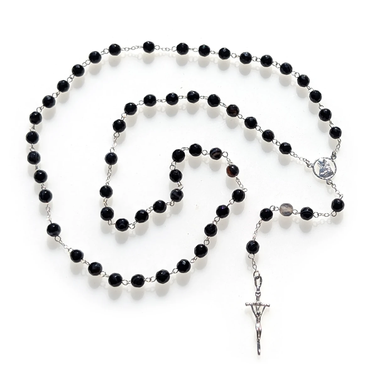 Różaniec czarny agat łączony srebrem. Krzyż papieski
