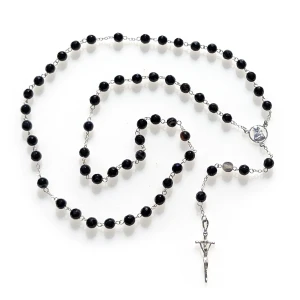 Różaniec czarny agat  łączony srebrem. Krzyż papieski