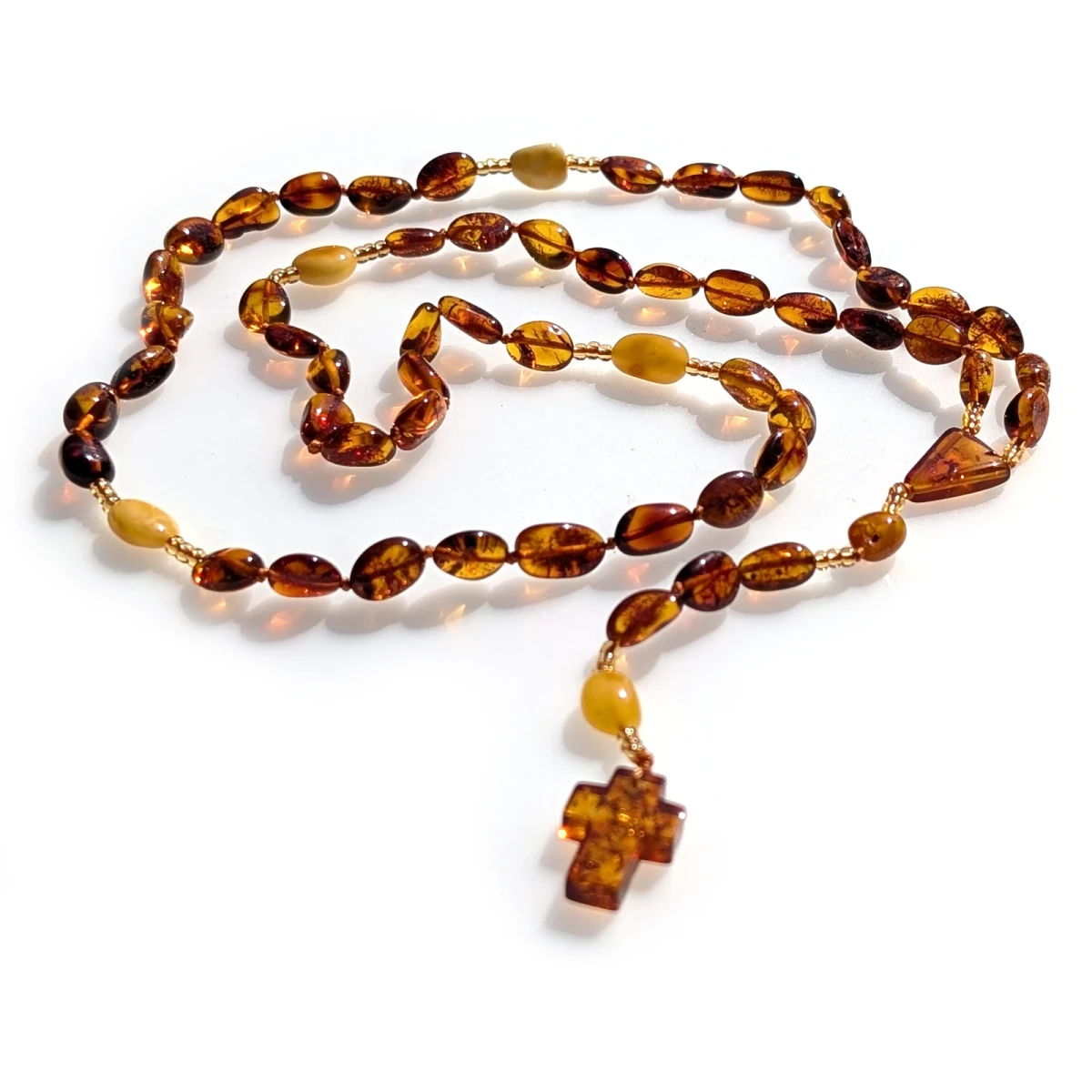 Rozaniec-Bursztyn-na-sznurku-87835-225-02A.webP