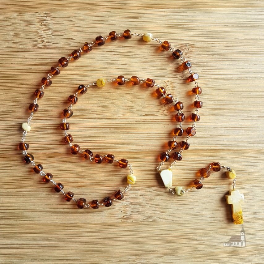 Różaniec bursztyn łączony srebrem. Krzyż Bursztynowy