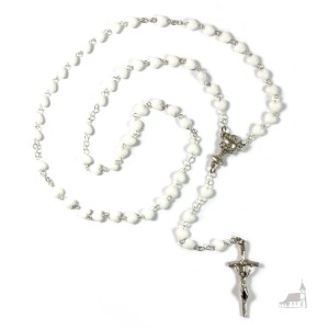 Różaniec biały, serduszka. Pamiątka Pierwszej Komunii Świętej.