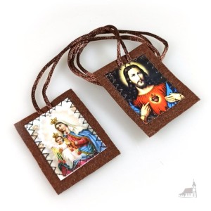 Karmelitański szkaplerz materiałowy