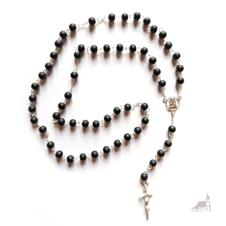 Różaniec onyks czarny, łączony srebrem. Krzyż Papieski