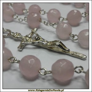 Różaniec różowy  jadeit łączony srebrem. Krzyż Papieski.