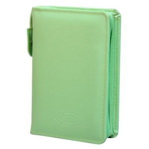 Etui na Pismo Święte Biblia Tysiąclecia Oazowa. Jasno zielone zapinane na zamek.  