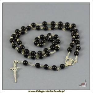 Różaniec onyks czarny, łączony srebrem. Krzyż Papieski