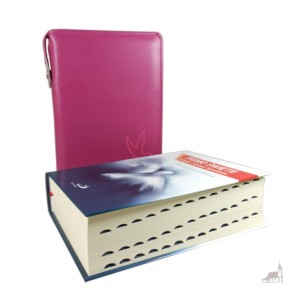 Pismo Święte Duże Edycja Św. Pawła w malinowym etui z haftem. Paginatory. 