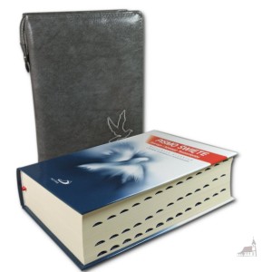 Pismo Święte Duże Edycja Św. Pawła w szarym etui z haftem. Paginatory. 