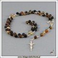 Różaniec z agatu, łączony srebrem. Krzyż Papieski