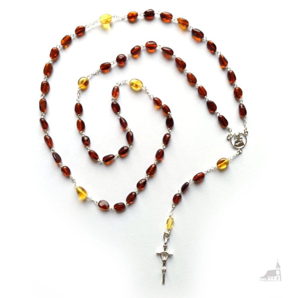 Różaniec bursztyn łączony srebrem próby 925. Krzyż papieski