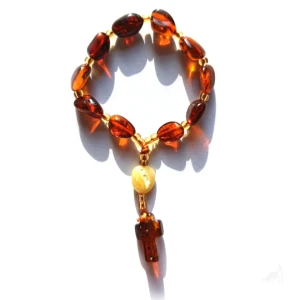 Różaniec bursztynowy. Dziesiątka na sznurku.