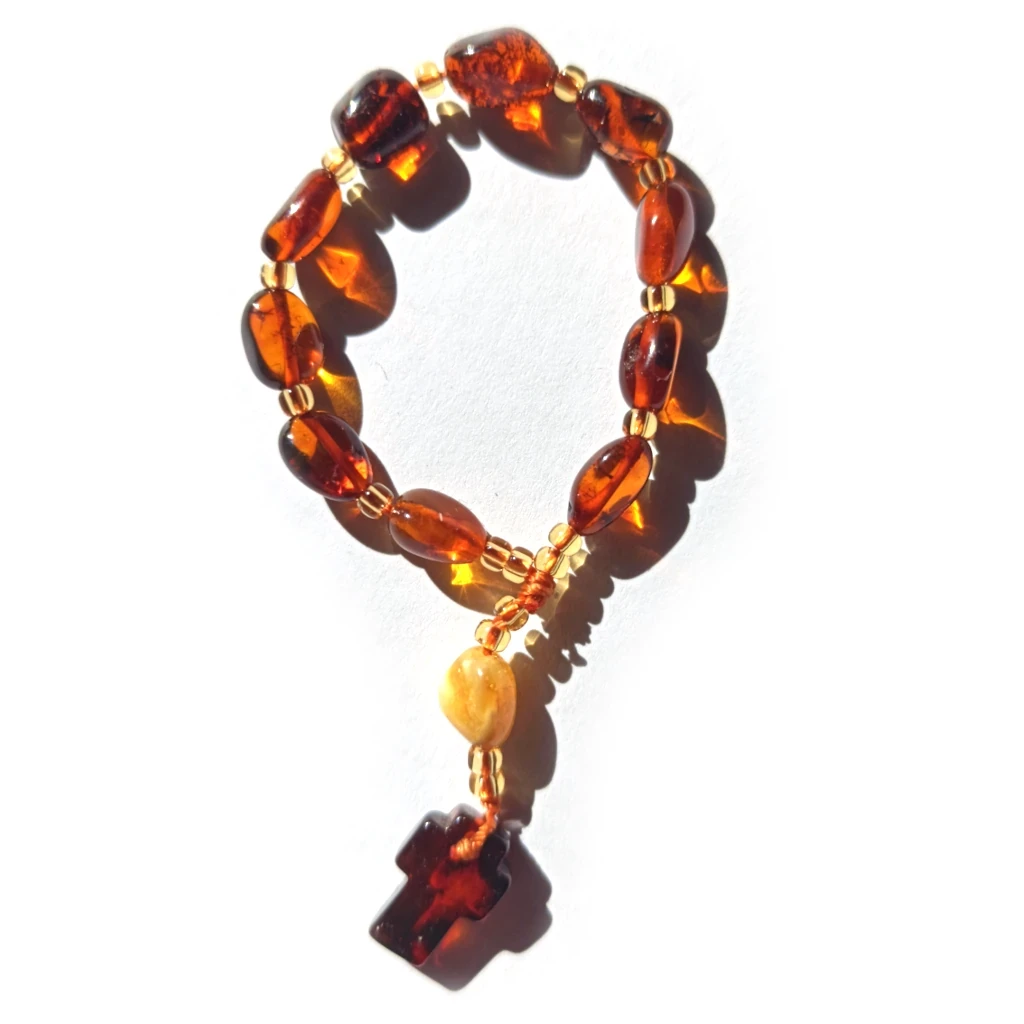 Różaniec bursztynowy. Dziesiątka na sznurku