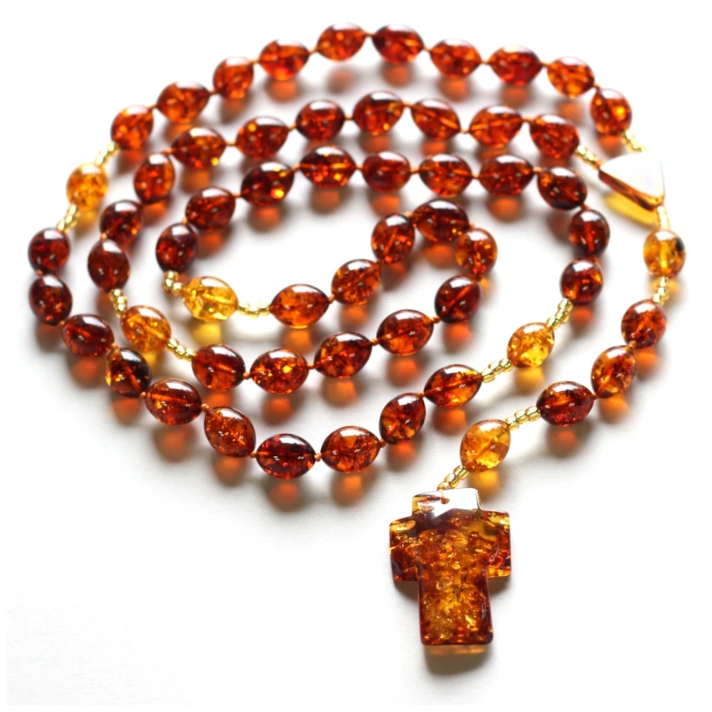 Różaniec bursztynowy na sznurku. Duże paciorki. Krzyż bursztynowy