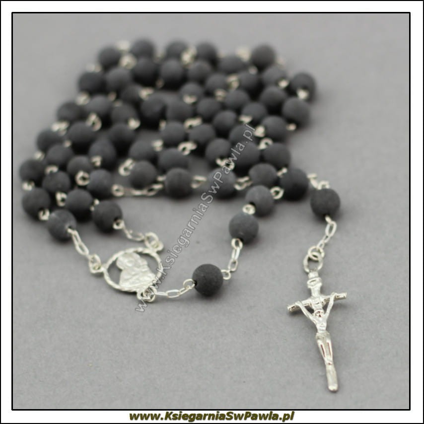 Różaniec black stone grafitowy łączony srebrem. Krzyż Papieski