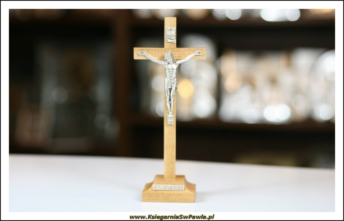 Krzyż drewniany, jasny. "Jezu ufam Tobie"