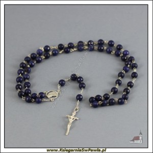Różaniec Lazuryt fasetowany,  łączony srebrem. Krzyż Papieski