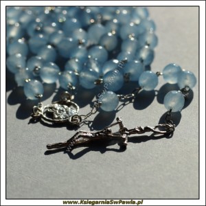 Różaniec niebieski jadeit łączony srebrem. Krzyż Papieski. 