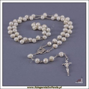 Różaniec srebrny, Perły, kamień naturalny